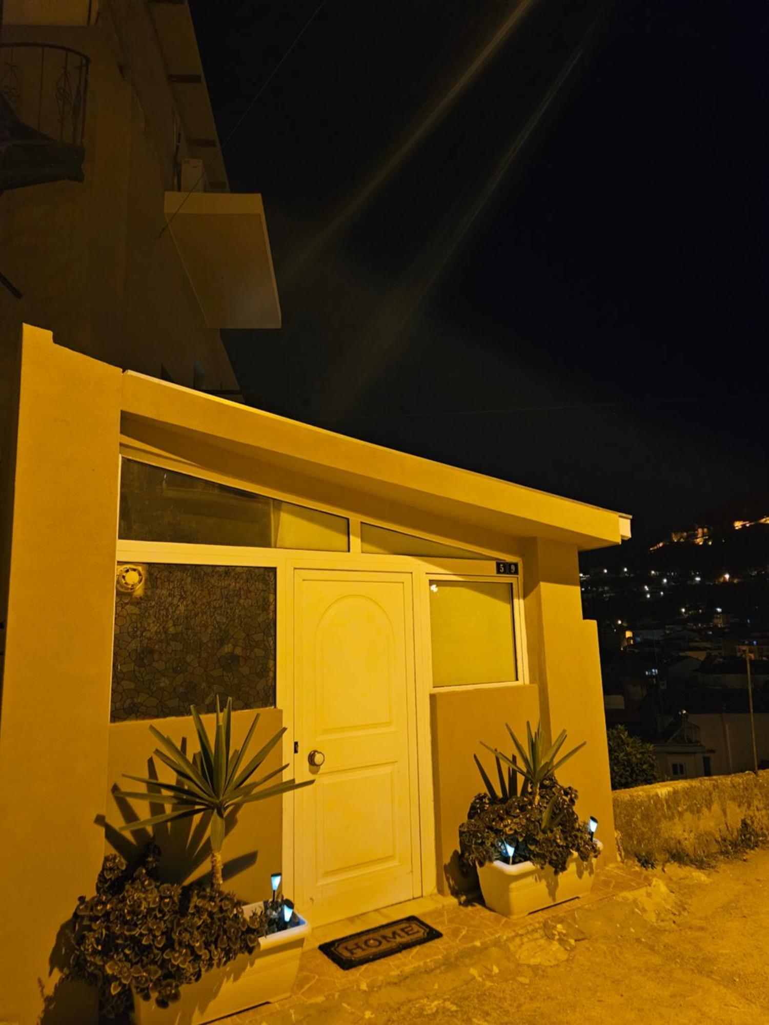 Με Θέα Το Κάστρο Apartment Nafpaktos Bagian luar foto