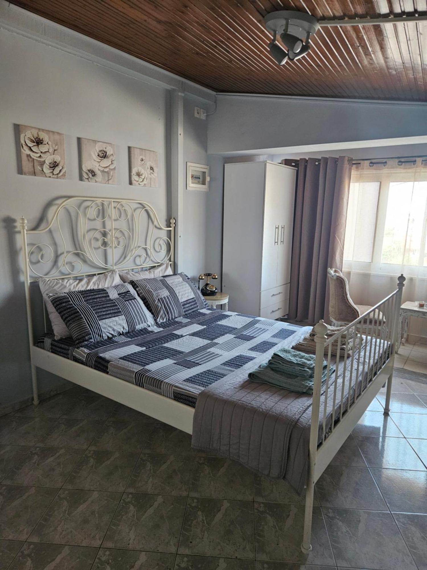Με Θέα Το Κάστρο Apartment Nafpaktos Bagian luar foto
